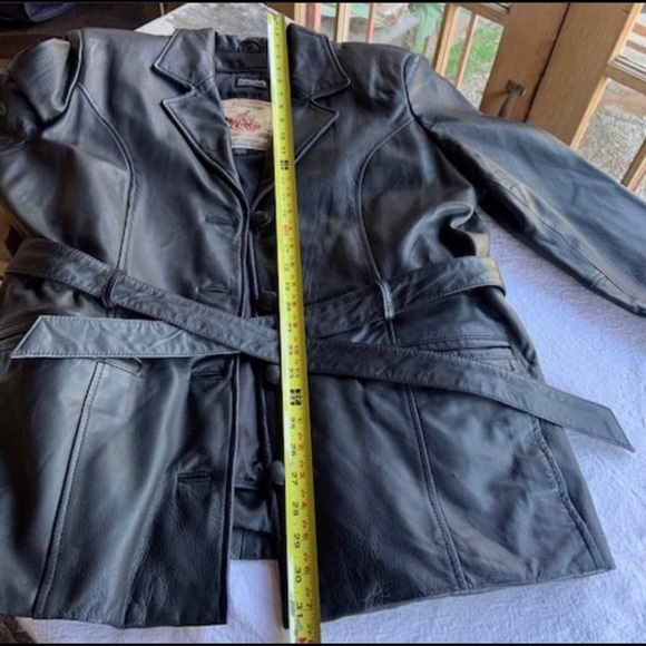 Giverny 100% Leather Insulated Coat with Belt, Black, Large - Picture 3 of 8